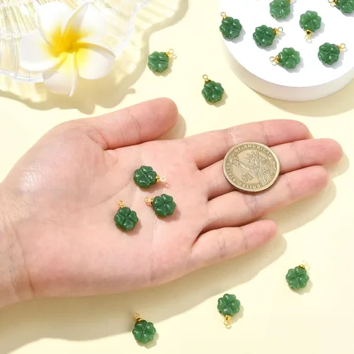 Miniatura 3 de Ipotkitt 20 dijes de trébol de cristal verde de cuatro hojas, adornos de trébol de la suerte, dijes del día de San Patricio para manualidades