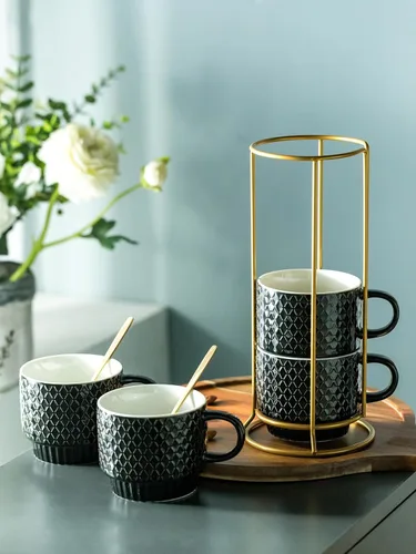 Miniatura 5 de LYEOBOH Juego de 4 tazas de café apilables con estante y cucharas, juego de tazas de café de 13 oz, juego de tazas demitasse de cerámica con relieve
