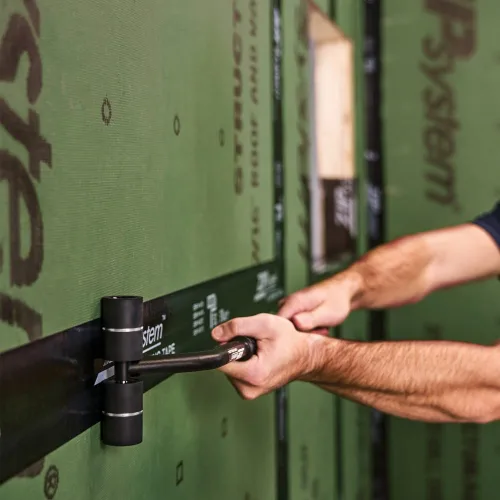 Miniatura 7 de ZIP System Huber Cinta de impermeabilización 6 pulgadas x 75 pies Cinta autoadhesiva para aberturas ásperas de puertas y ventanas (6" x 75')