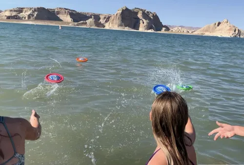 Miniatura 5 de SkimBe® Disco de juguete – Disco de raspado para juegos de piscina, playa y verano – Juguete de desnatamiento de agua para niños y adultos – Juguete