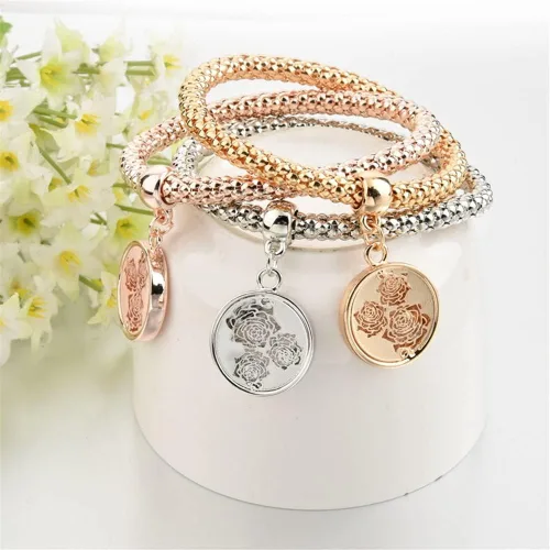Miniatura 5 de SILANER Pulseras multicapa con dijes de cristal, 3 pulseras de cadena de maíz de oroplataoro rosa para mujer, pulsera elástica en forma de corazón