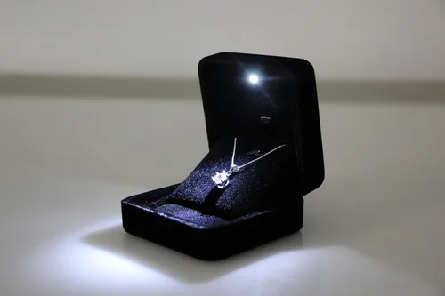 Miniatura 4 de Caja de terciopelo de metal brillante con colgante LED, caja de collar, caja de pulsera para pareja, caja de regalo para el día de San Valentín