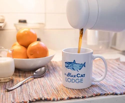 Miniatura 2 de Surreal Entertainment Exclusiva taza de café de cerámica blanca con logotipo de gato azul de Ozark, colección oficial de televisión, juego de cocina
