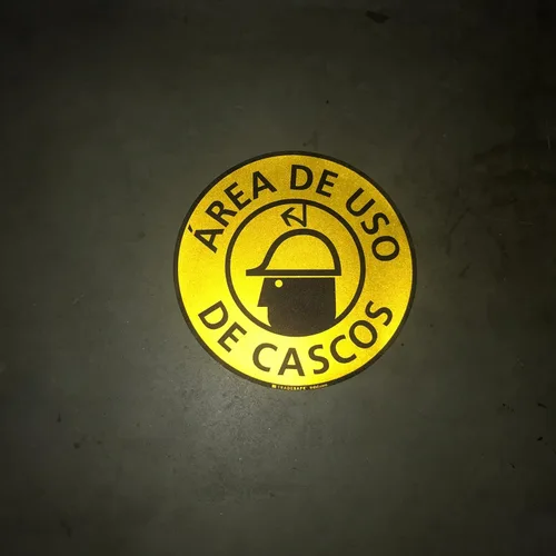 Miniatura 4 de TRADESAFE Adhesivo antideslizante para el suelo del área del casco español – Señal de precaución del Área de USO De Cascos, letrero de vinilo