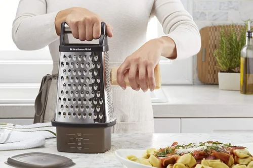 Miniatura 3 de KitchenAid Gourmet - Rallador de caja de acero inoxidable de 4 lados (10 pulgadas de alto, negro) y pelador KitchenAid Classic Euro (negro)
