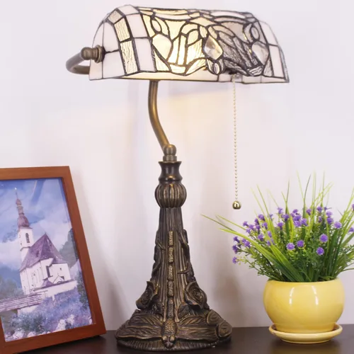 Miniatura 4 de Tiffany Banker - Lámpara de mesa pequeña con vitrales, estilo Tiffany, luz de piano, blanco, estilo curvado, lámpara de escritorio, ángulo
