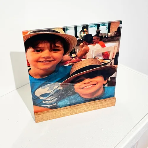 Miniatura 2 de Artblox Impresiones fotográficas personalizadas en vidrio acrílico y soporte de madera de teca (6 x 6 pulgadas) Convierte las fotos