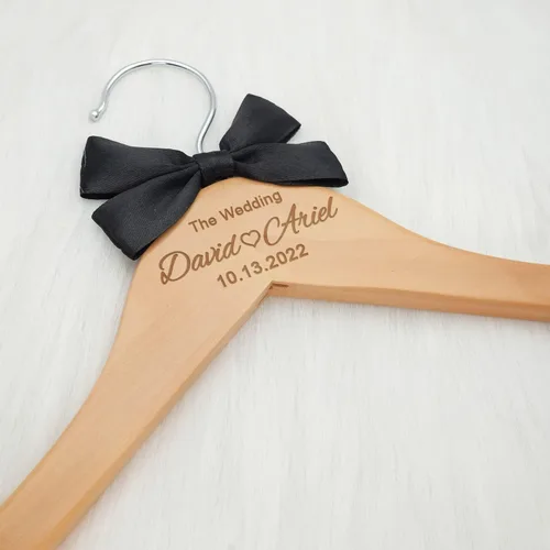 Miniatura 7 de Perchas de novia personalizadas, perchas de madera blanca de primera calidad para vestidos de novia, vestidos de dama de honor, fiesta de novia