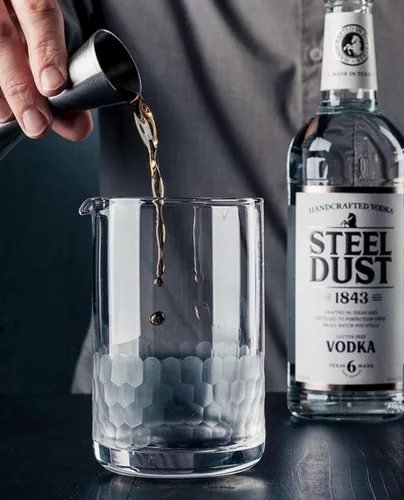 Miniatura 2 de The Hive - Vaso mezclador de cóctel - Jarra mezcladora de barra martillada de panal - Sin costuras y hecha a mano de cristal de cristal, 18.6 fl oz