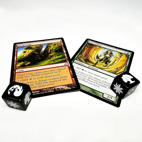 Miniatura 3 de Citadel Black MTG - Juego de 16 dados de maná premium, con bolsa de terciopelo con cordón, Magic: The Gathering