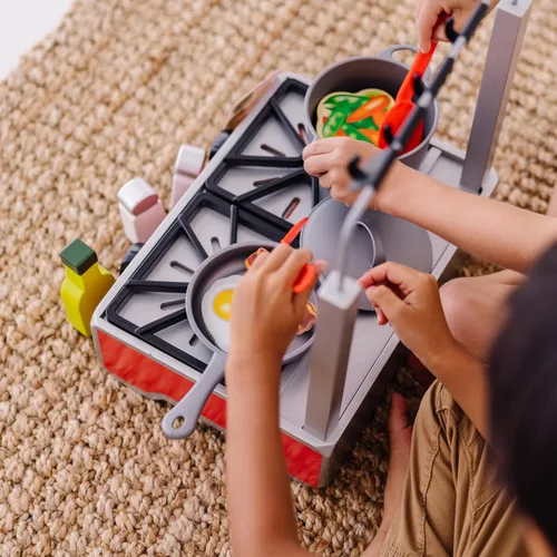 Miniatura 8 de Melissa & Doug Juego de cocina de madera de lujo de 19 piezas con comida de madera, olla y sartén duraderos