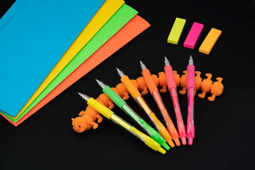 Miniatura 5 de Pilot, Bolígrafos de gel G2 Premium, punta fina de 0.7 mm, colores neón surtidos y negro, paquete de 36