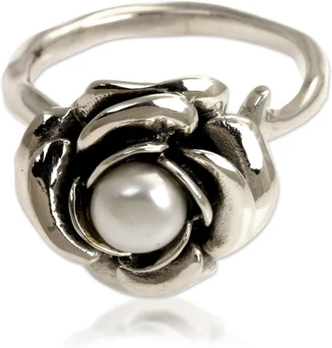 NOVICA Anillo artesanal hecho a mano con flor de perla, plata de ley blanca, piedra natal floral de Indonesia, piedra natal de la paz corona de 0.4