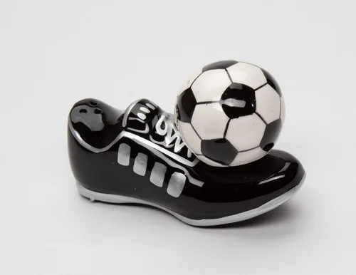 Miniatura 2 de CG - Zapatos de fútbol magnéticos con salero y pimentero, negro, 4 1/2 pulgadas x 1 3/4 pulgadas x 3 pulgadas de alto (SS-CG-10466)