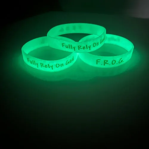 Miniatura 4 de Biblebanz F.R.O.G. Pulseras que brillan en la oscuridad – Pulseras totalmente confiadas en Dios (paquete de 50) pequeñas de 7 pulgadas
