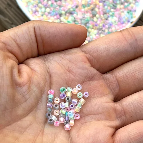 Miniatura 5 de Artsy Crafts - Cuentas de cristal surtidas de 0.118 pulgadas (0.118 in), 6000 unidades, cuentas espaciadoras de colores de sirena 8/0 que brillan