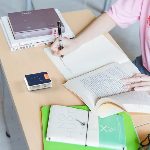 Miniatura 6 de Vababa Paquete de 480 mini bolsillos multipliegues, pañuelos faciales de 4 capas sin perfume, color blanco Unscented, Thick 4-Ply Layer Design