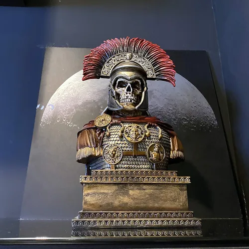 Miniatura 8 de LOOYAR - Estatua de resina de centurión romano muertos vivientes para decoración de escritorio de oficina en casa Undead Roman centurion design