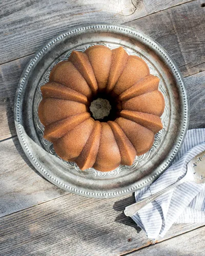 Miniatura 4 de Nordic Ware Bundt Original, 12 tazas, bronce