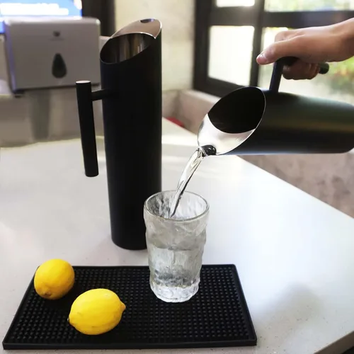 Miniatura 3 de Jarra de agua de acero inoxidable con protector de hielo, jarra de agua fría para jugo, cerveza, leche, té helado u otras bebidas (70 onzas)