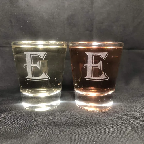 Miniatura 5 de Juego de 2 vasos de chupito con letras de monograma de 1.5 oz (B)