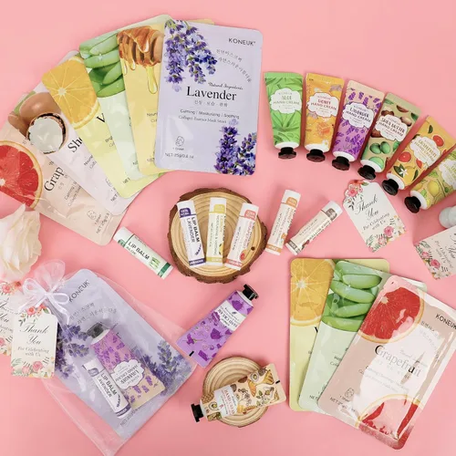 Miniatura 7 de Paquete de 30 mascarillas faciales a granel, juegos de crema de manos a granel y bálsamo labial a granel, rellenos de calcetines para mujeres