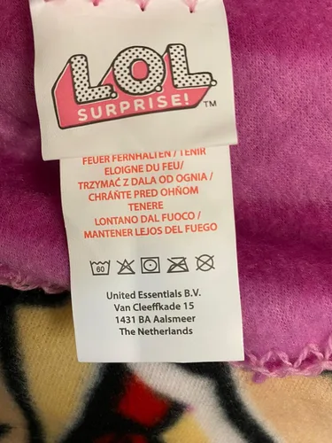 Miniatura 3 de The Snuggle is Real Surprise Doll - Manta de forro polar suave (Run The World)