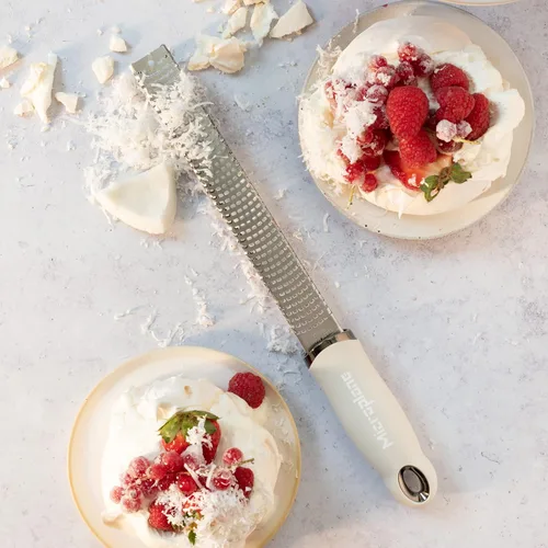 Miniatura 5 de Rallador Microplane Zester en Beige Cashmere para frutas cítricas, queso duro, jengibre, chocolate y nuez moscada, con hoja fina de acero inoxidable