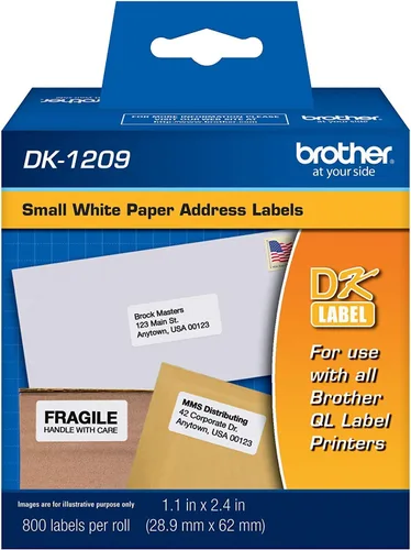 Brother DK-1209 Rollo de etiquetas de papel de dirección pequeño, etiquetas de papel troqueladas, diseñadas para la excelencia, 800 etiquetas por
