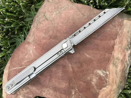 Miniatura 3 de TACTICAL GEARZ Navaja de bolsillo de Damasco para EDC, mango de titanio sólido, hoja Tanto de acero Damasco VG10 de 67 capas múltiples, incluye XT