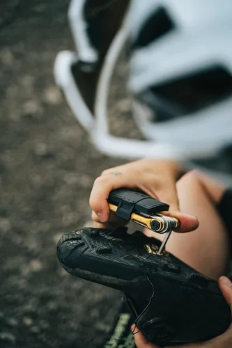 Miniatura 7 de Crankbrothers Multi Tool M 10 Bike Tool - MTB Multi-Tool Gold - 10 herramientas de bicicleta (herramienta 10 en 1), ergonómicas y ligeras Dorado