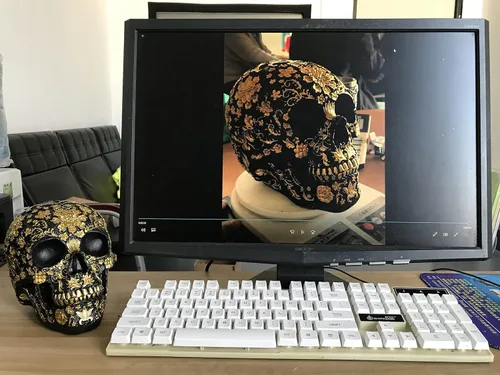 Miniatura 6 de CUZOKOLA - Decoración gótica de calavera dorada más grande para decoración del hogar, escultura de calavera falsa de Halloween, figura de esqueleto