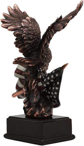 Miniatura 5 de Gifts & Decor Ebros Wings of Glory - Figura patriótica de águila calva que se aferra a la bandera estadounidense, bronce galvanizado, con base