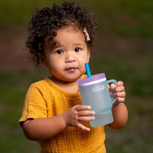 Miniatura 7 de Infantino My 1st Tumbler, Vaso Entrenador de Plástico Duradero con Pajita y Asa, Resistente a Derrames, para Llevar, Taza de Transición sin BPA