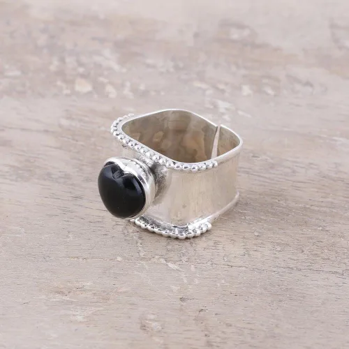 Miniatura 4 de NOVICA Onyx Anillo en forma de corazón de plata de ley 925, Romance Beckons
