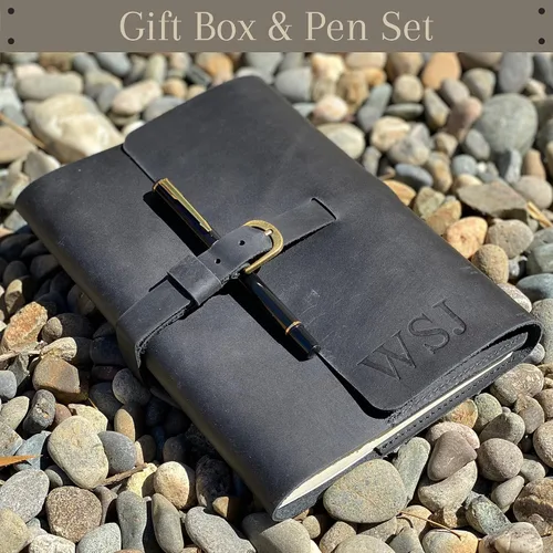 Miniatura 8 de Juego de regalo de diario de cuero personalizado para hombres y mujeres, iniciales en cubierta de cuero de primera calidad, bolígrafo de metal