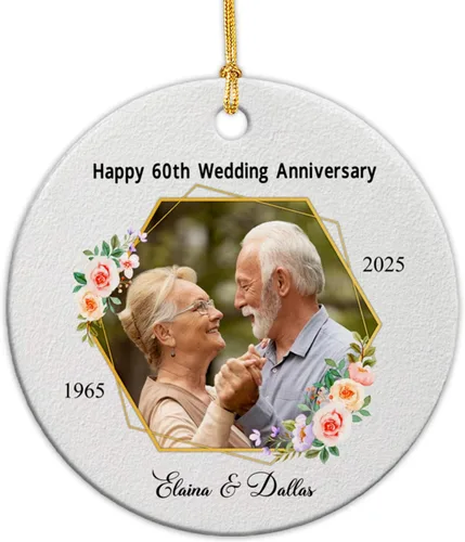 Miniatura 25 de Adorno de cerámica personalizable con texto en inglés «Our First Christmas Together As Mr and Mrs 2024», adorno personalizado para parejas recién