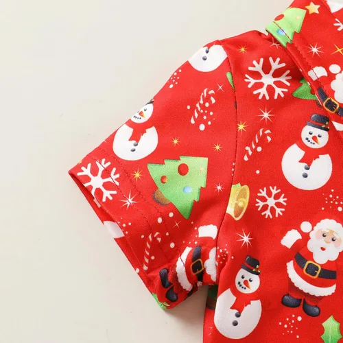 Miniatura 5 de JEELLIGULAR Conjunto de pantalones cortos y camisa con botones y estampado de Papá Noel para niños pequeños