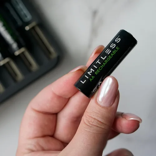 Miniatura 6 de Limitless Pilas recargables AA de 8 unidades con cargador, baterías NiMH de alta capacidad de 2700 mAh universales y sistema de carga