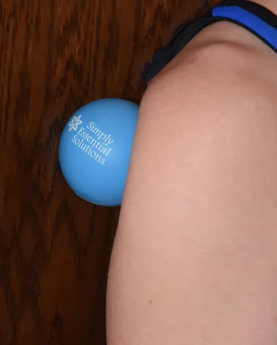 Miniatura 2 de Bolas de terapia de masaje de tejido profundo: juego de dos con bolsa de malla para alivio del dolor de cuidado personal, terapia miofacial, terapia
