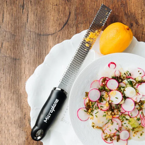 Miniatura 8 de Microplane Serie Premium Classic Zester 18/8, Negro - Rallador de Limón y Queso & Rallador de Vegetales - Cítricos, Queso Parmesano, Ajo, Jengibre