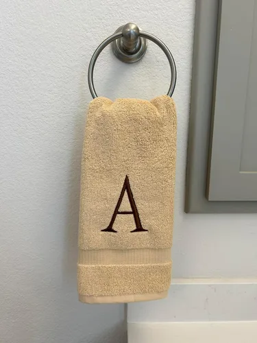 Miniatura 7 de Toalla de mano con inicial beige para baño, toalla bordada decorativa de calidad de hotel de lujo con monograma para tocador, spa, certificado