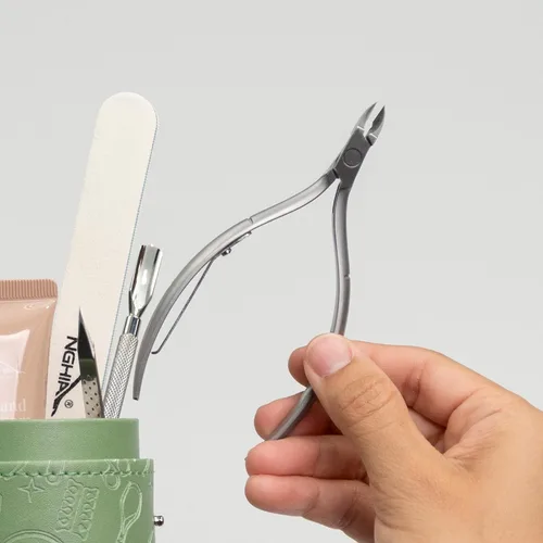 Miniatura 5 de NGHIA Alicate de cutículas D-06 JAW 12 Acero inoxidable Duradero y afilado Diseño ergonómico Chapado en gris Ideal para salones y uso
