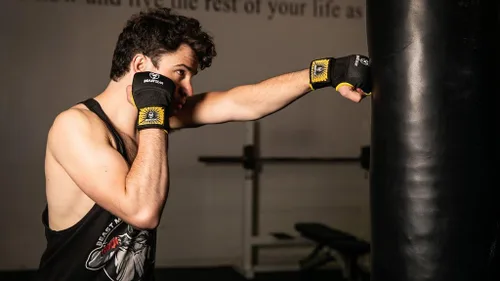 Miniatura 9 de Beast Gear Guantes interiores de boxeo con relleno de gel, correas de muñeca rápidas de 39.4 in para hombres y mujeres - MMA, Muay Thai, Kickboxing