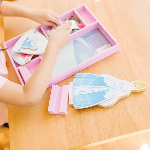 Miniatura 6 de Melissa & Doug juego de muñeca de madera y disfraz magnético de Cenicienta de Disney (+ de 30 unidades)