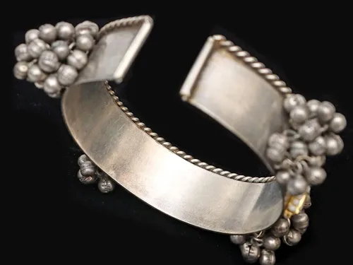 Miniatura 4 de Pulsera Ozanoo GhungrooKada para mujer y niña, Latón, Sin gemas.