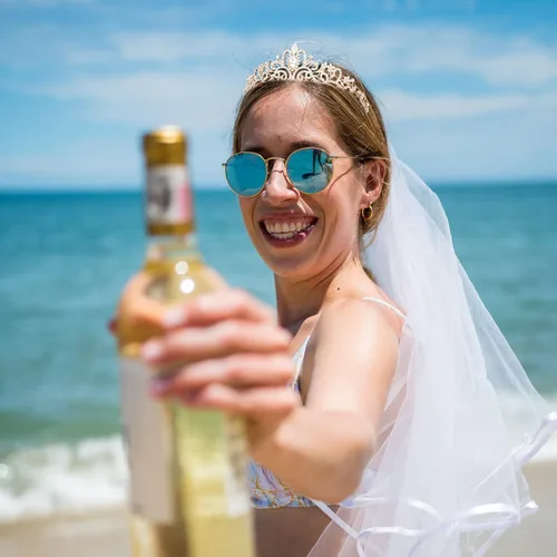 Miniatura 6 de CIEHER Corona de oro rosa + banda de novia + velo de boda para despedida de soltera, decoraciones de despedida de soltera, banda de despedida