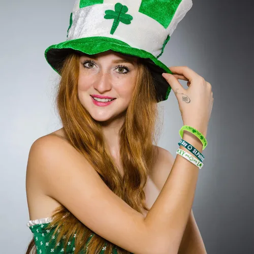 Miniatura 5 de CCINEE Pulseras de goma para el día de San Patricio, paquete de pulseras recortadas de silicona con trébol verde para decoración de fiesta