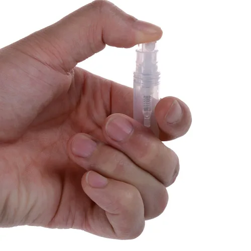 Miniatura 5 de 150 piezas Mini atomizador de botella de plástico de 0.07 onzas líquidas, botella de perfume recargable, botella de muestra vacía con 2 mini embudos