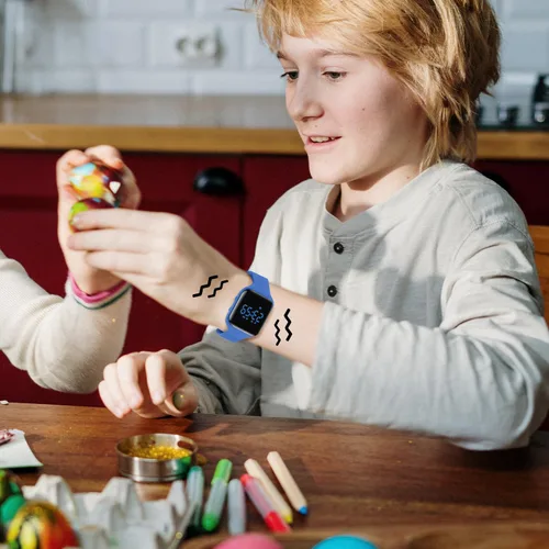 Miniatura 9 de Reloj deportivo digital para niños y niñas con contador de pasos, alarma vibratoria y despertador. Rastreador de actividad a prueba de agua, sin